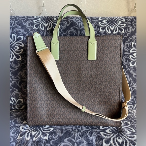 Michael Kors Kenly Large Tote Shoulder Bag (Light Sage) - Picture 3 of 9